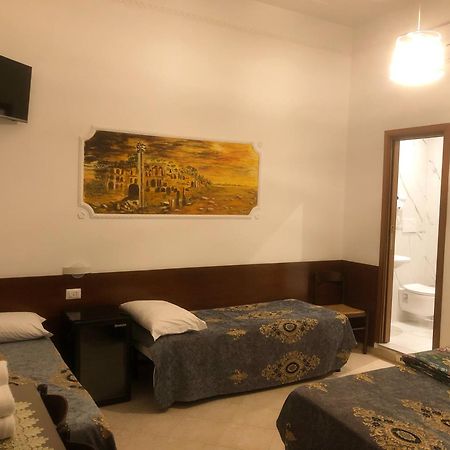 רומא Hostel Cosmos מראה חיצוני תמונה