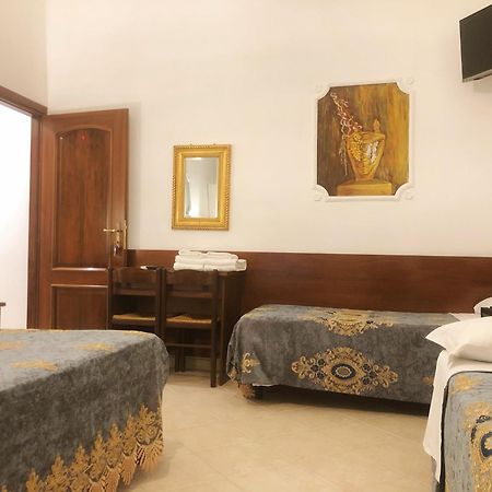 רומא Hostel Cosmos מראה חיצוני תמונה