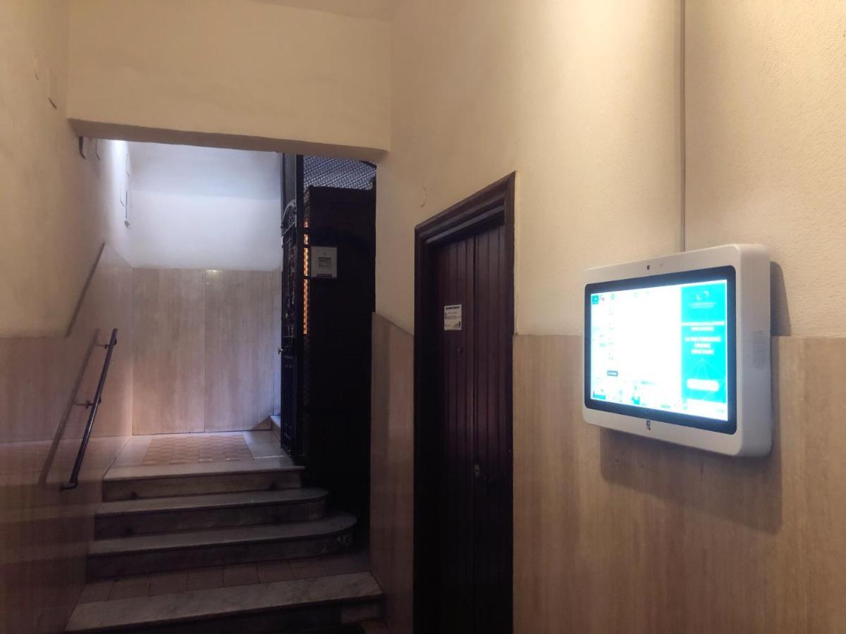 רומא Hostel Cosmos מראה חיצוני תמונה