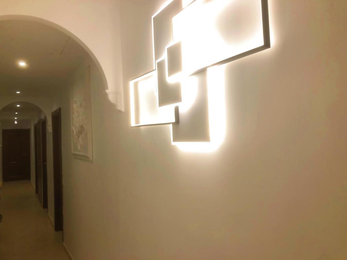 רומא Hostel Cosmos מראה חיצוני תמונה