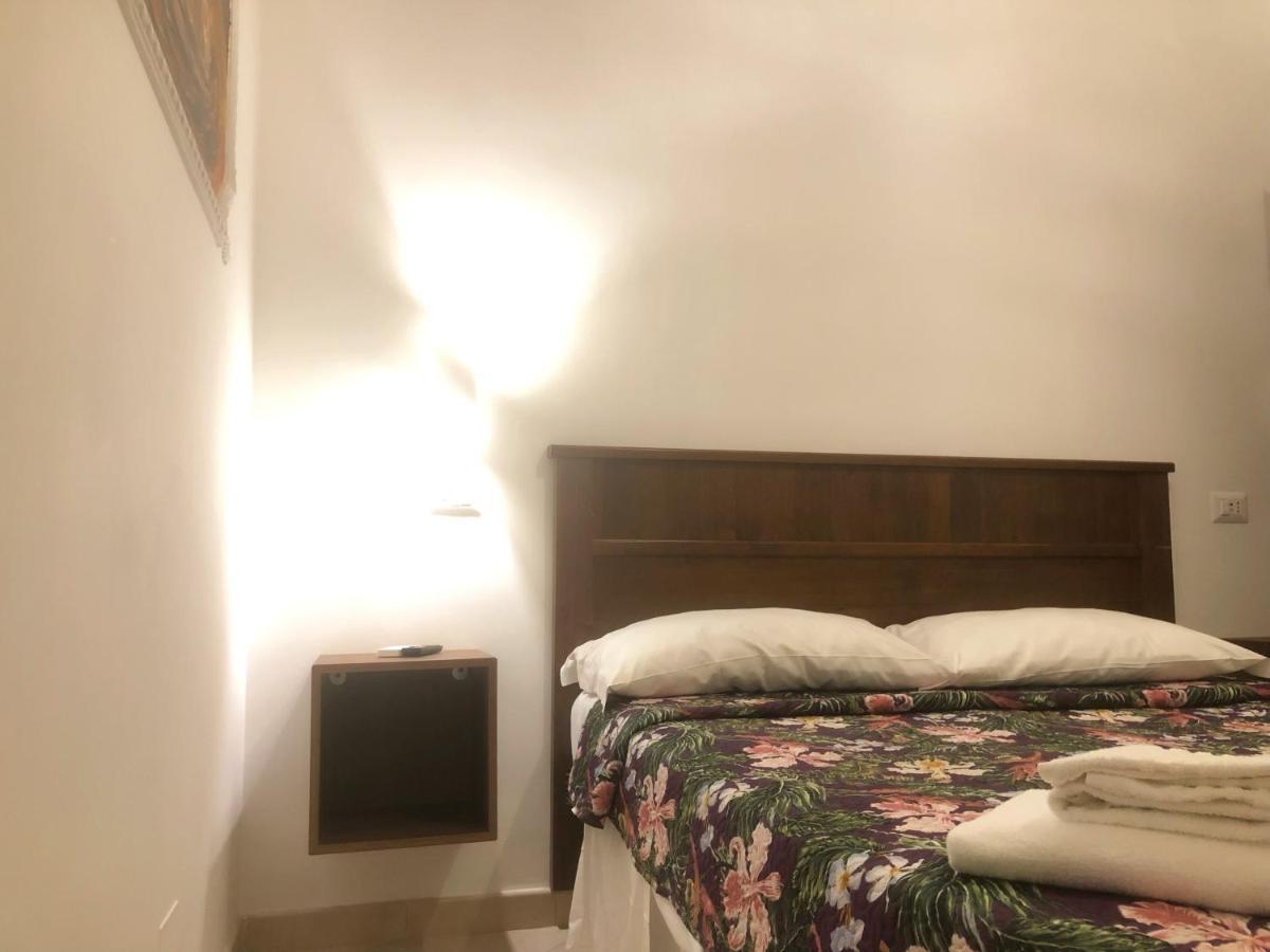 רומא Hostel Cosmos מראה חיצוני תמונה