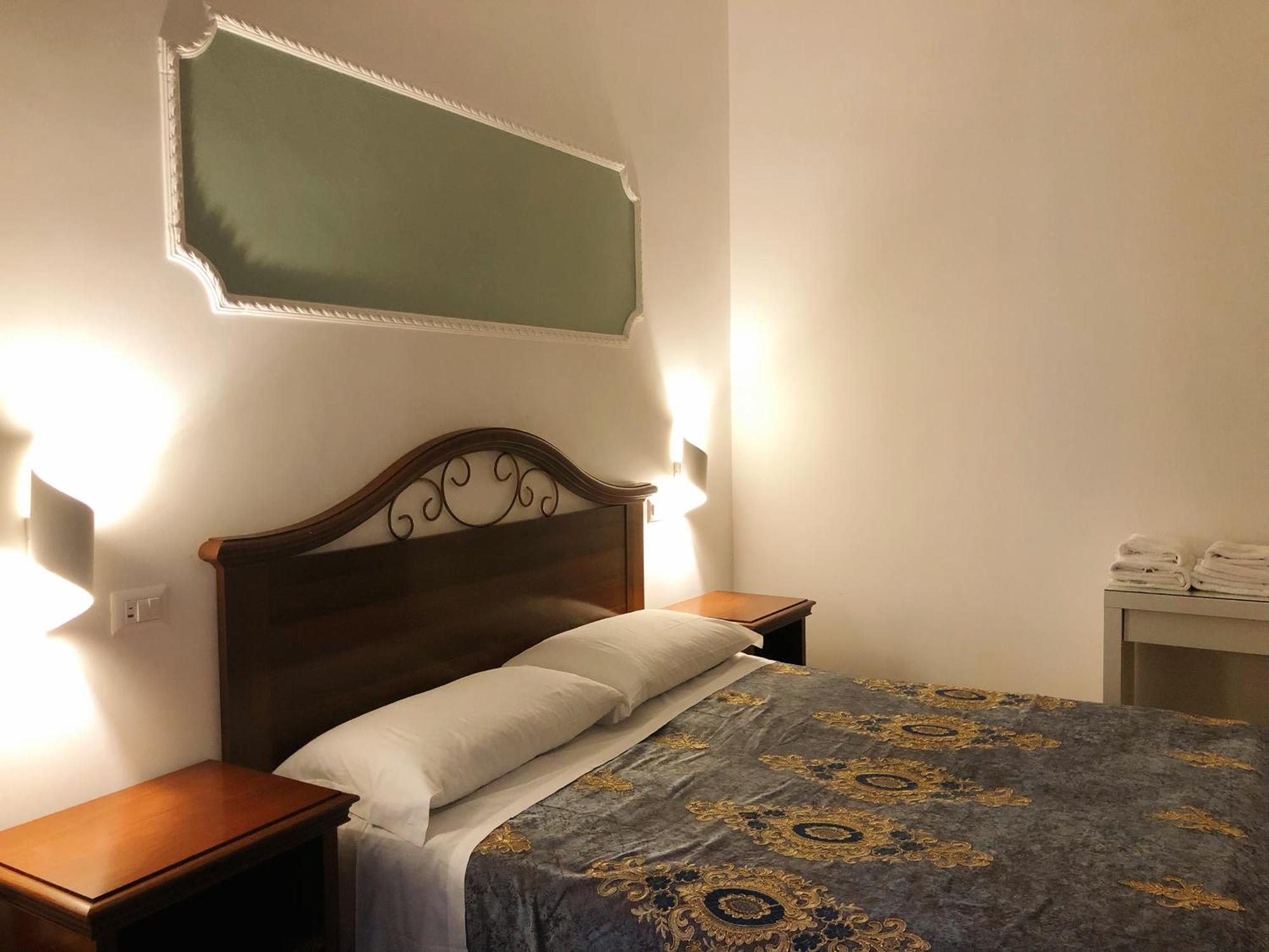 רומא Hostel Cosmos מראה חיצוני תמונה