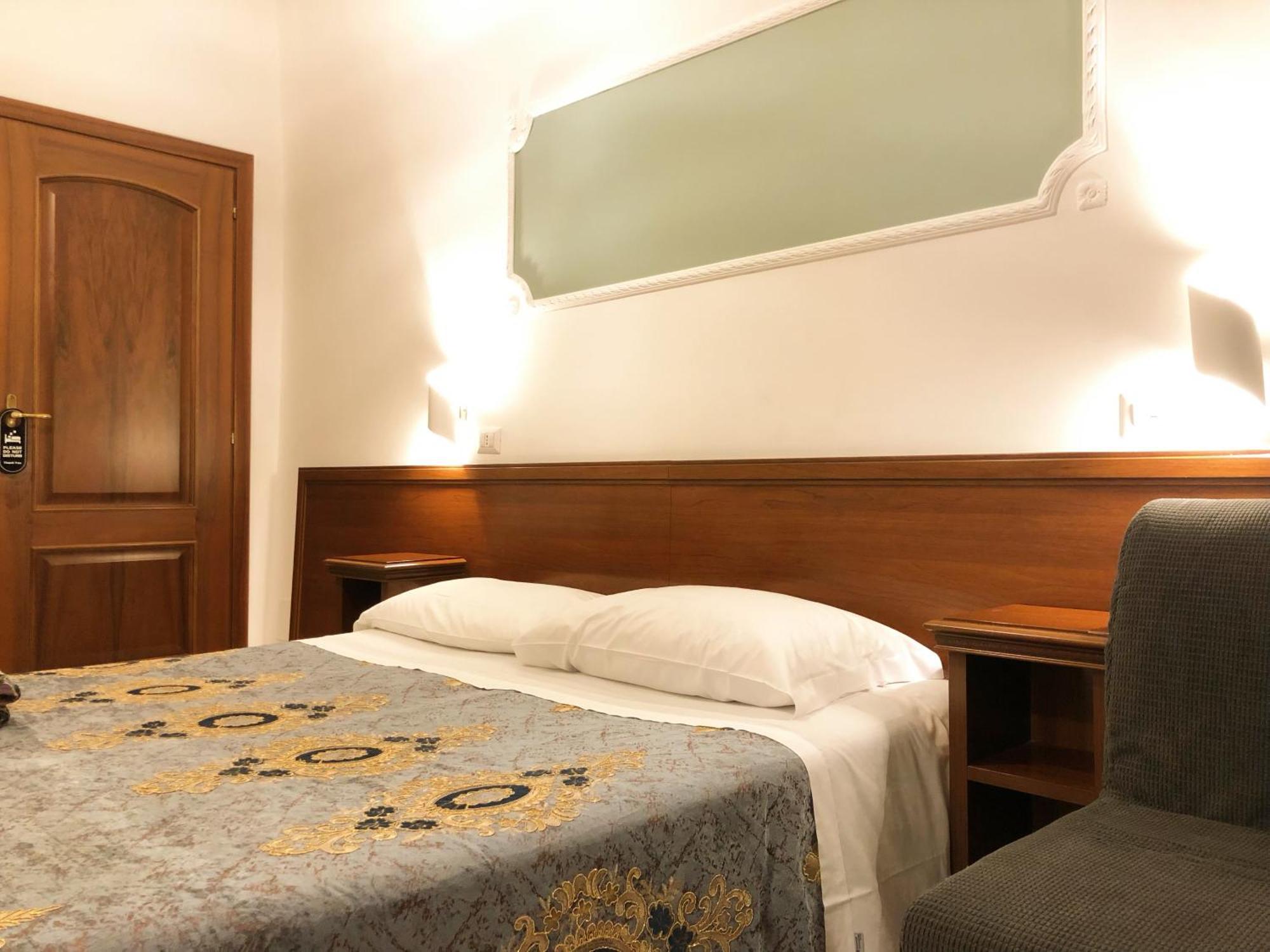 רומא Hostel Cosmos מראה חיצוני תמונה