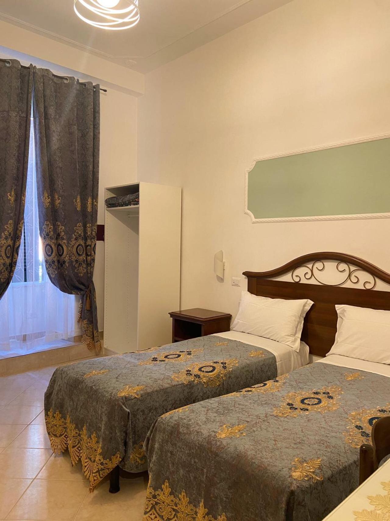 רומא Hostel Cosmos מראה חיצוני תמונה