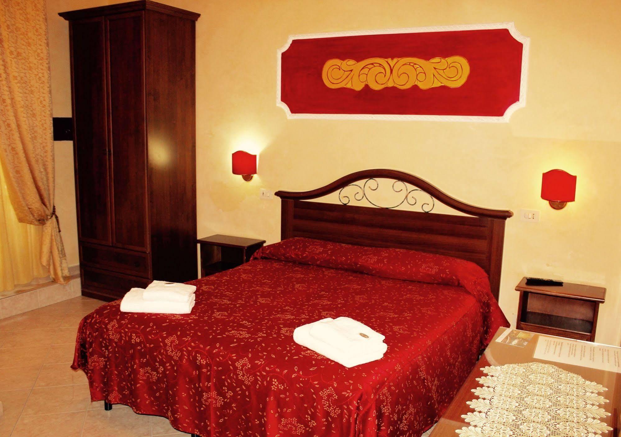 רומא Hostel Cosmos מראה חיצוני תמונה